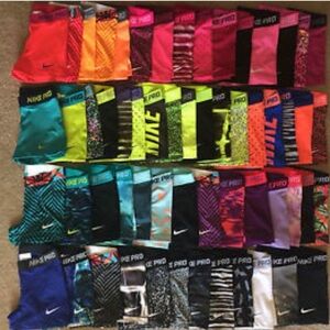 ISO Girls size XL or women’s SM BUNDLE of Nike Pro. Not picky on color!